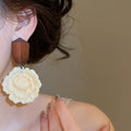2026 New Carved Resin Flower Stud Earrings Vintage OL Style Niche Designer Ear Jewelry view 3