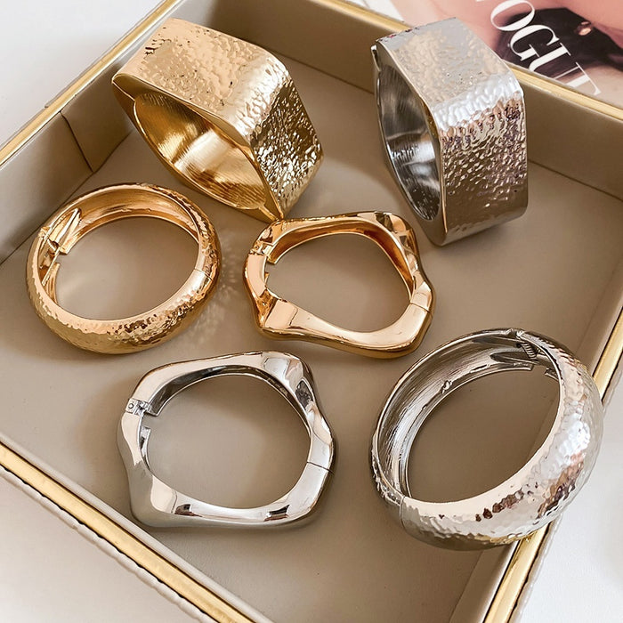 Modern Minimalist Alloy Bangle With Hammered Texture Irregular Metal Design For Fashion Jewelry