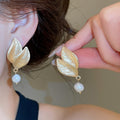 French Vintage Leaf Faux Pearl Stud Earrings For Women Light Luxury Silver Needle Jewelry view 1