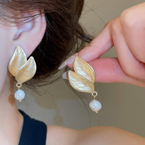 French Vintage Leaf Faux Pearl Stud Earrings For Women Light Luxury Silver Needle Jewelry