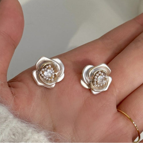 French Camellia Heart Pearl Stud Earrings Alloy Floral Sweet Vintage Light Luxury Ear Jewelry