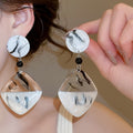 Marbled Resin Round Stud Earrings For Women European Vintage Light Luxury Geometric Design view 3