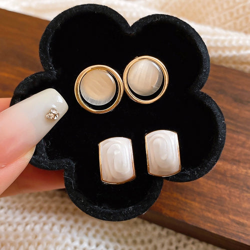2026 French Light Luxury Round Faux Pearl Cat Eye Stud Earrings For Elegant Women