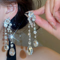 2026 New Alloy Rhinestone Teardrop Tassel Drop Earrings Light Luxury Palace Style Jewelry view 3