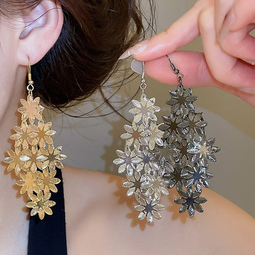 European American Style Iron Flower Tassel Drop Earrings For Women 2026 Statement Light Luxury Ear Hooks