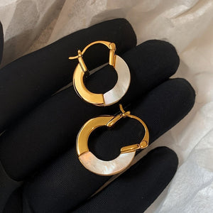 24K Gold Plated Mother Of Pearl Round Letter Huggie Earrings French Light Luxury Geometric Style