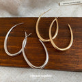 2026 New Simple Metal Oval Hoop Earrings With Silver Needle Light Luxury Geometric Design view 4
