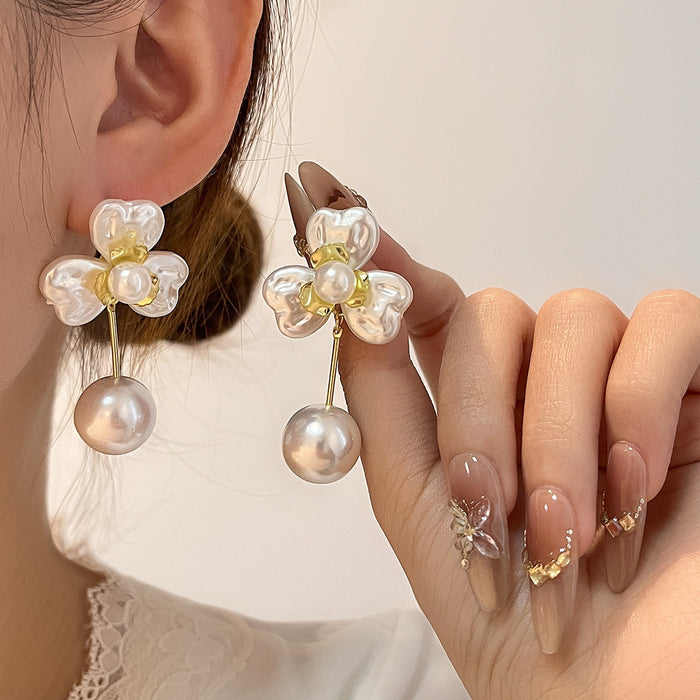 Elegant Vintage White Flower Pearl Alloy Drop Stud Earrings For Women Luxury Sweet Bridal Earrings