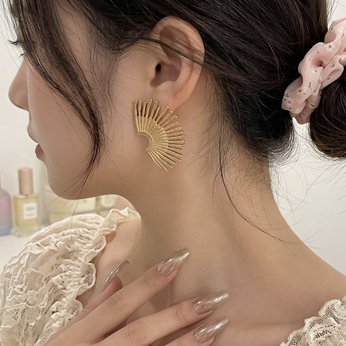Elegant Gold Alloy Geometric Fan Shape Line Statement Earrings For Women Light Luxury Minimalist Earrings