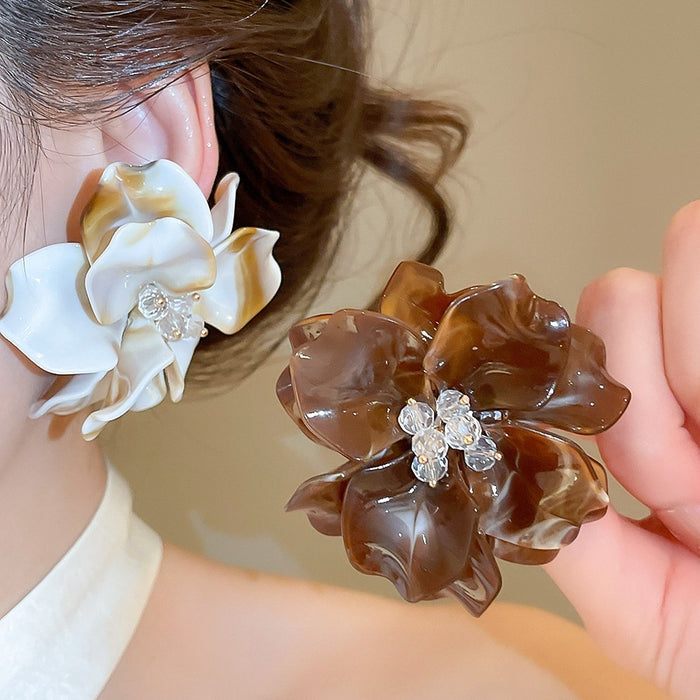 2026 New Acrylic Crystal Beaded Woven Flower Stud Earrings With Silver Pins Maillard Style