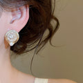 French Vintage Copper Round Horse Head Pearl Stud Earrings Light Luxury Geometric Jewelry view 3