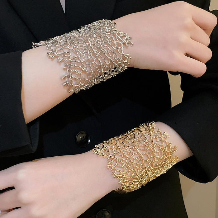 2026 New Alloy Leaf Cutout Open Cuff Bangle For Women, Statement Minimalist Fashion Jewelry