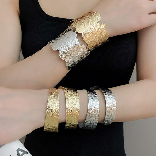 European Style Light Luxury Iron Crumpled Irregular Round Open Bangle For Women