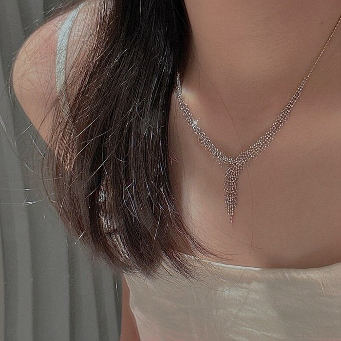 Light Luxury Copper Geometric Rice Round Pendant Necklace Minimalist Clavicle Choker