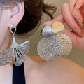 2026 European Style Iron Metal Pleated Round Flower Pendant Drop Earrings For Women view 2