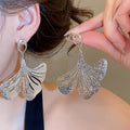 2026 European Style Iron Metal Pleated Round Flower Pendant Drop Earrings For Women view 4