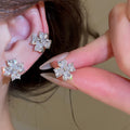 Light Luxury Copper Zircon Flower Clip-on Earrings For Women Sweet No-Piercing Ear Jewelry view 1