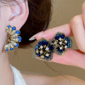 Vintage Resin Flower Rhinestone Clip-on Earrings Elegant Palace Style Luxury Jewelry view 2