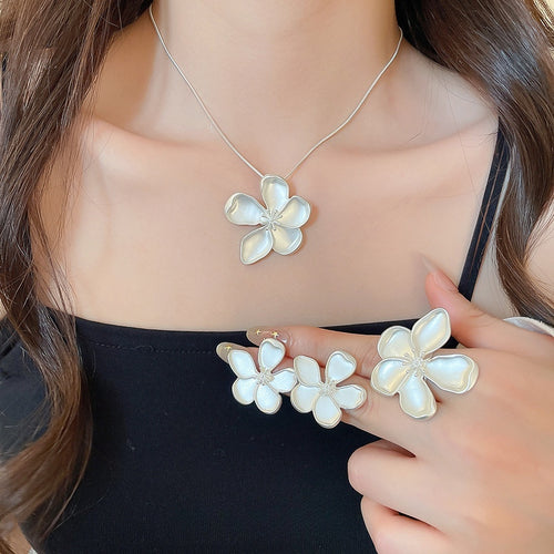 Alloy Flower Ring Stud Earrings Necklace Jewelry Set For Women Old Money Luxury Style