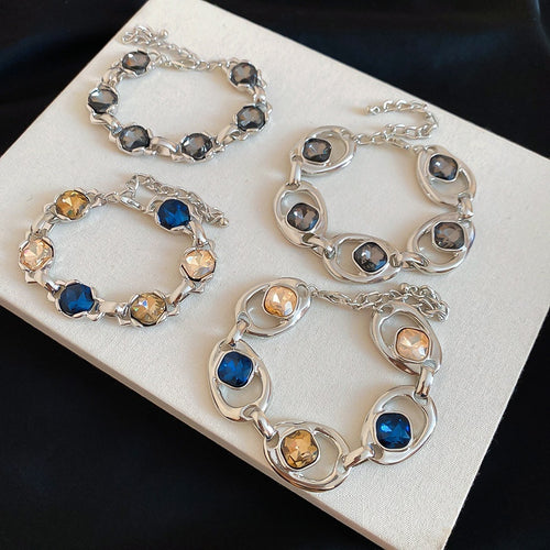 Rhinestone Oval Hollow Alloy Bangle Vintage European Style Light Luxury Jewelry