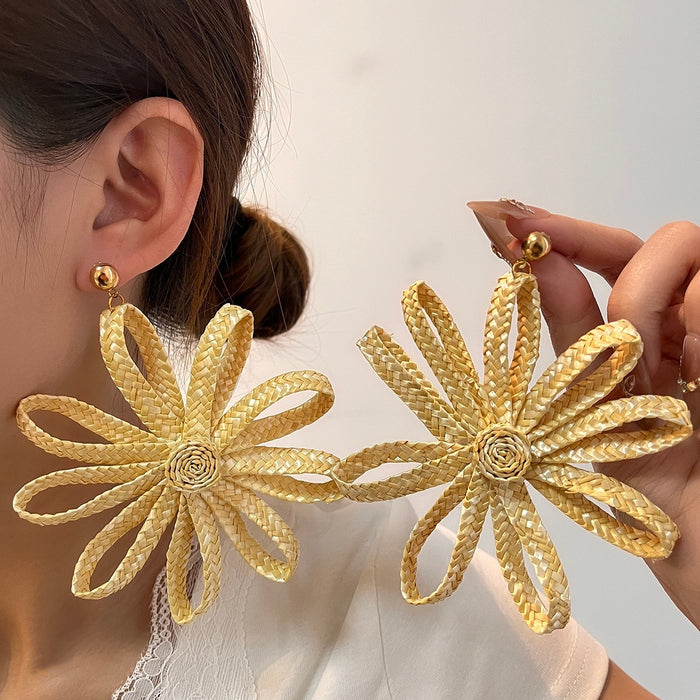 Elegant Handmade Raffia Woven Flower Drop Earrings With Alloy Gold Bead Bohemian Vacation Statement Earrings