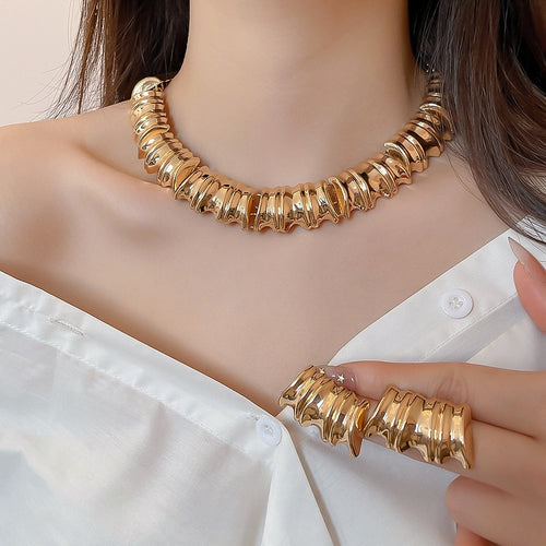 Old Money Style Iron Metal Textured Round Stud Earrings Necklace Jewelry Set