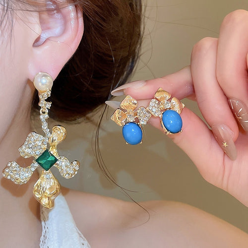 Vintage Palace Style Alloy Flower Pearl Stud Earrings With Rhinestone Accents