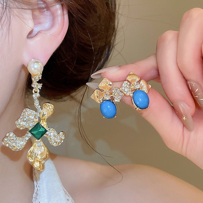Vintage Palace Style Alloy Flower Pearl Stud Earrings With Rhinestone Accents