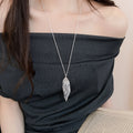 Sparkling Zircon Crinkle Leaf Alloy Necklace For Women Old Money Light Luxury Collarbone Chain view 3