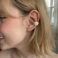 Sweet Resin Daisy Flower Hoop Clip-on Earrings For Girls No Piercing Floral Ear Cuff view 3