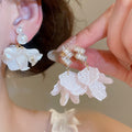 French Vintage Faux Pearl Flower Petal Clip-on Earrings Elegant Niche Design Women's Jewelry view 1