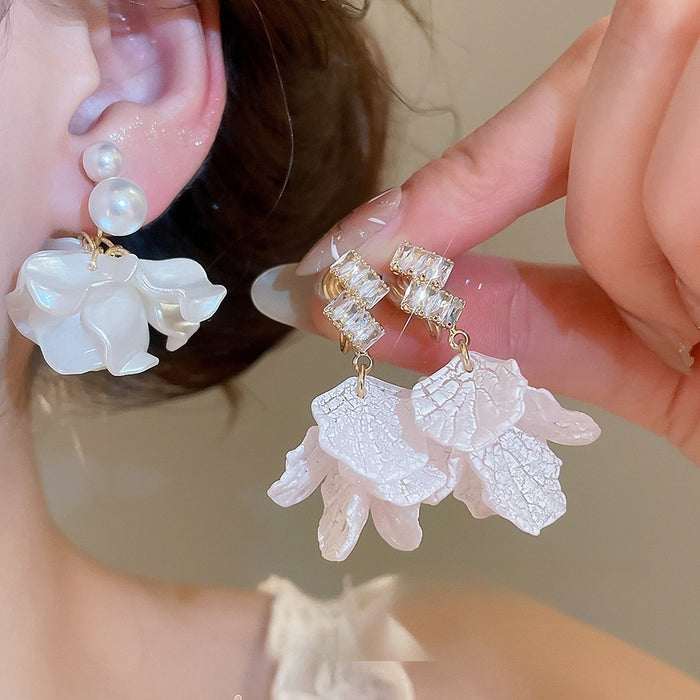 French Vintage Faux Pearl Flower Petal Clip-on Earrings Elegant Niche Design Women's Jewelry