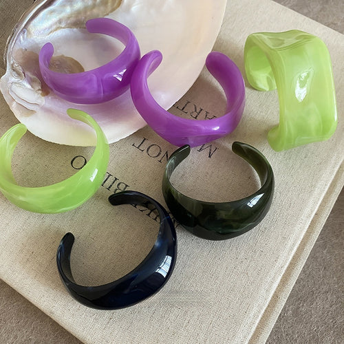 Vintage Irregular Acrylic Bangle Modern Minimalist Round Vacation Style Bracelet