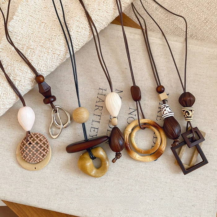 Old Money Style Resin Teardrop Necklace With Leather Cord Wood Beads Geometric Pendant For Women