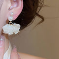 French Vintage Floral Petal Faux Pearl Clip-on Earrings Elegant Luxury Niche Design view 3