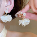 French Vintage Floral Petal Faux Pearl Clip-on Earrings Elegant Luxury Niche Design view 1