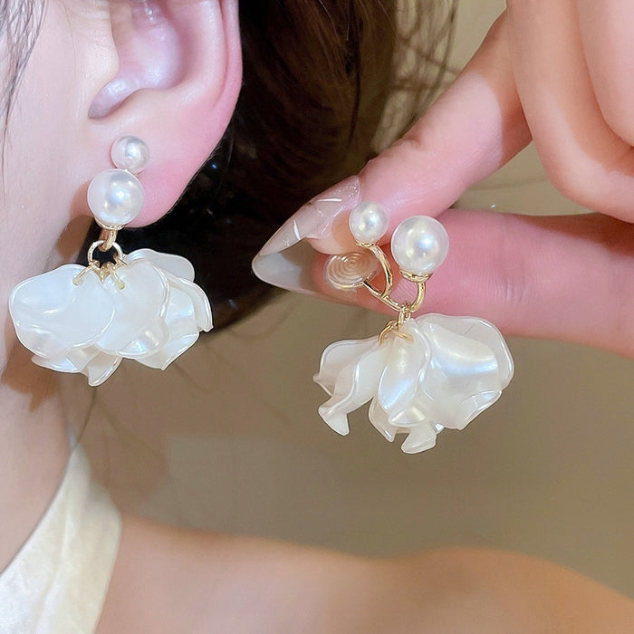 French Vintage Floral Petal Faux Pearl Clip-on Earrings Elegant Luxury Niche Design