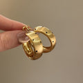 Iron C-Shaped Polka Dot Hoop Earrings, Geometric Light Luxury Style Fashion Ear Jewelry view 4