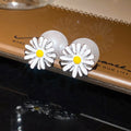 Korean Style Enamel Daisy Flower Faux Pearl Stud Earrings Simple Light Luxury Fashion Jewelry view 1