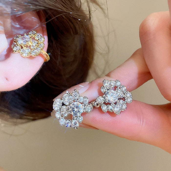 Light Luxury Copper Geometric Round Hollow Rhinestone Clip-on Earrings for Non-Pierced Ears