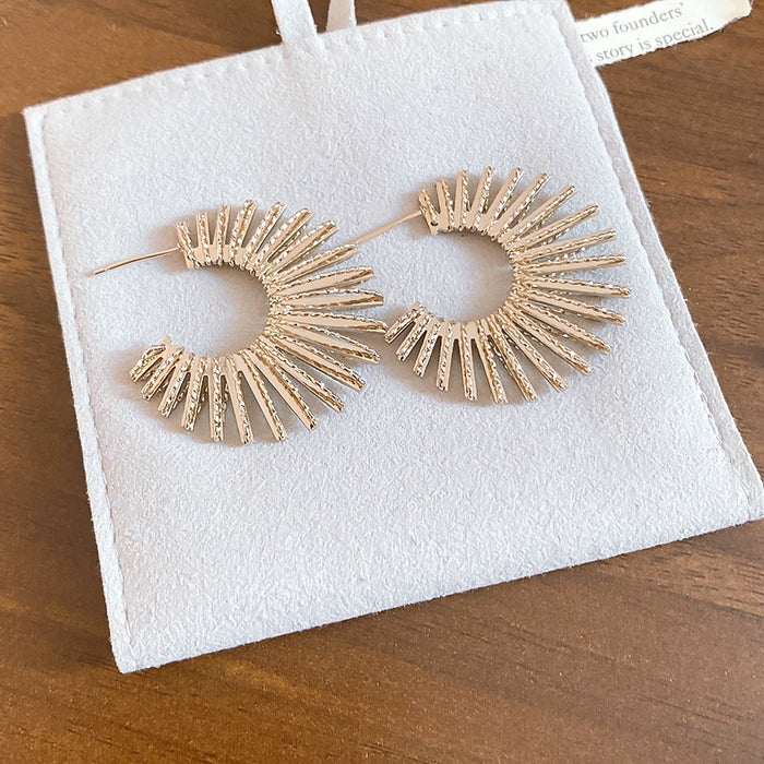 2026 New C-Shaped Copper Line Stud Earrings, Geometric Round Statement Light Luxury Style