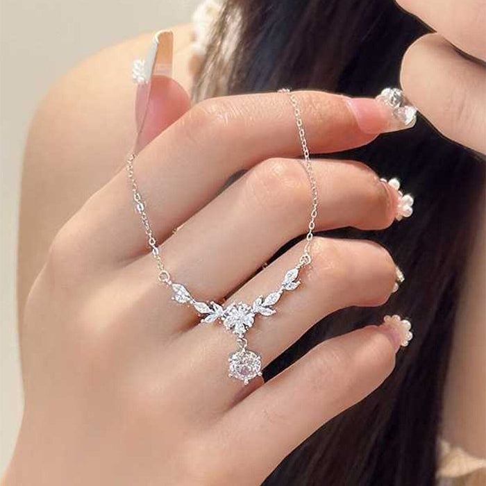Light Luxury Copper Zircon Flower Round Pendant Necklace Korean Style Delicate Collarbone Chain