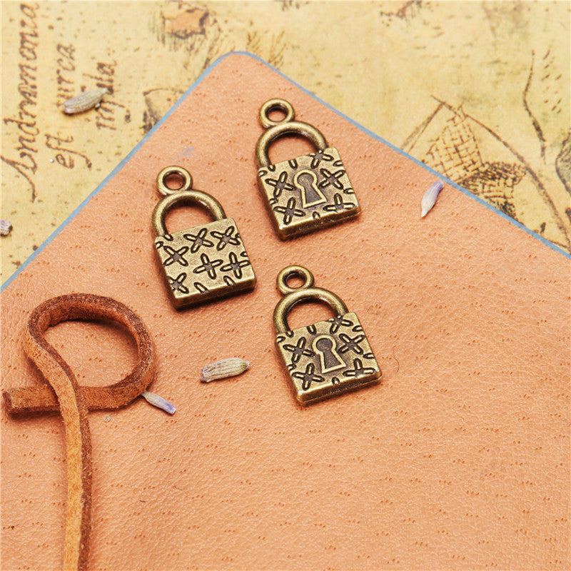 18x10mm Vintage Patterned Lock Alloy Charm Pendant