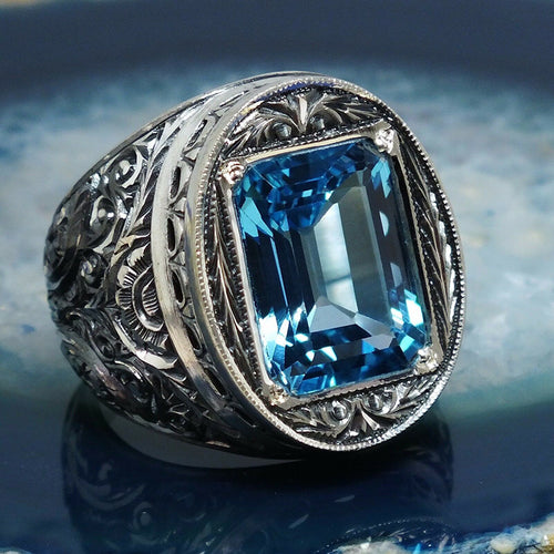 Lifestyle view of 复古银色蓝长方石 ring