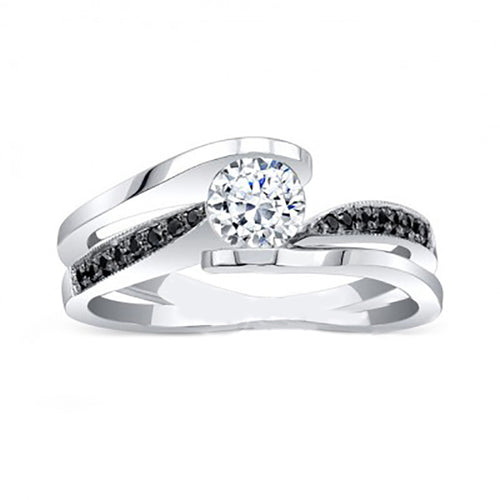 银色双层交叉戒指 front view showing two crossing silver-tone curves with a raised clear stone cluster