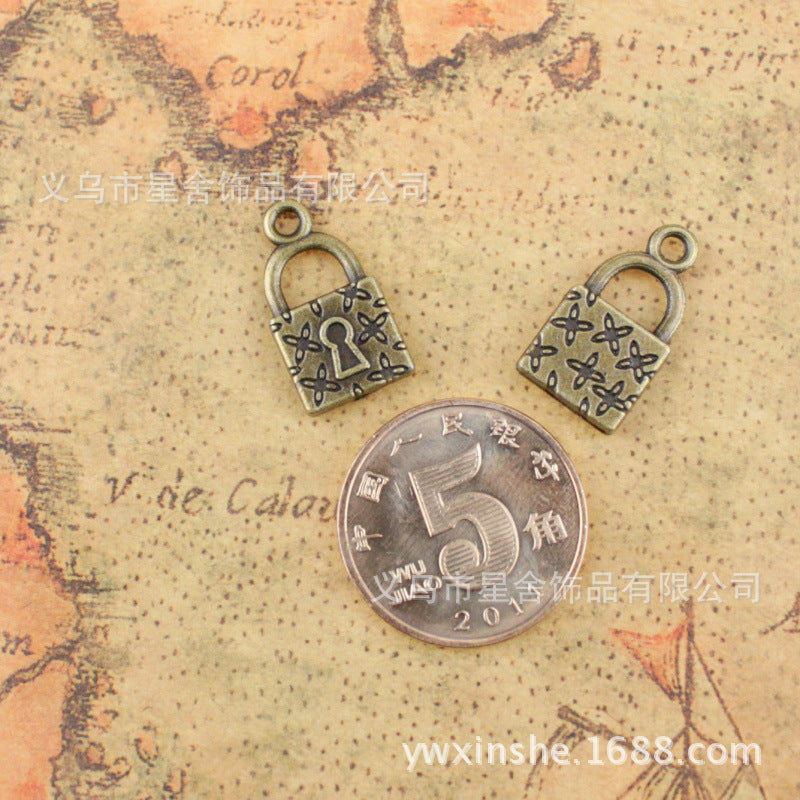 18x10mm Vintage Patterned Lock Alloy Charm Pendant
