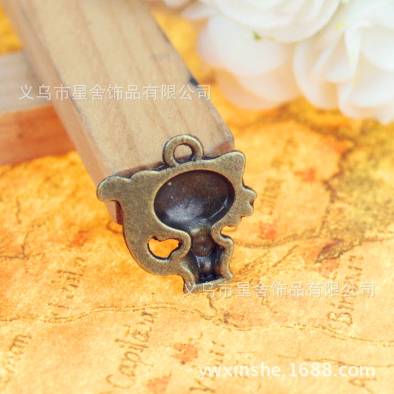 Vintage Smiling Cat Alloy Charm Pendant 19x17mm