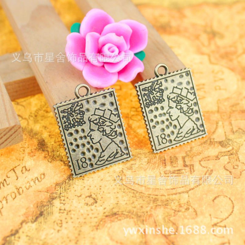 Double-Sided Queen Portrait Stamp Alloy Charm Pendant