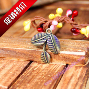 26x24mm Vintage Three Leaf Alloy Charm Pendant