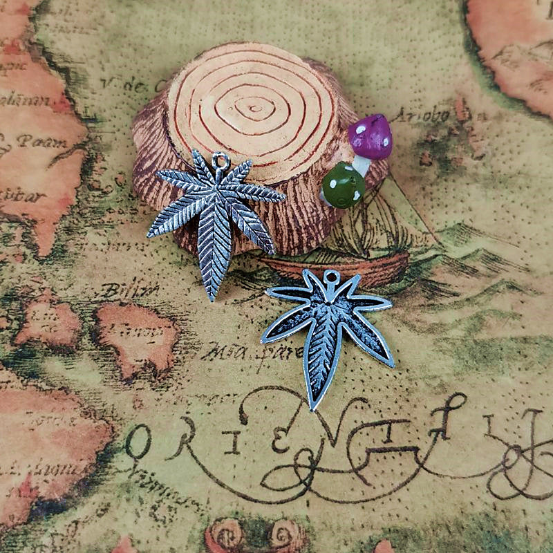 Small Maple Leaf Charm Pendant 25x22mm